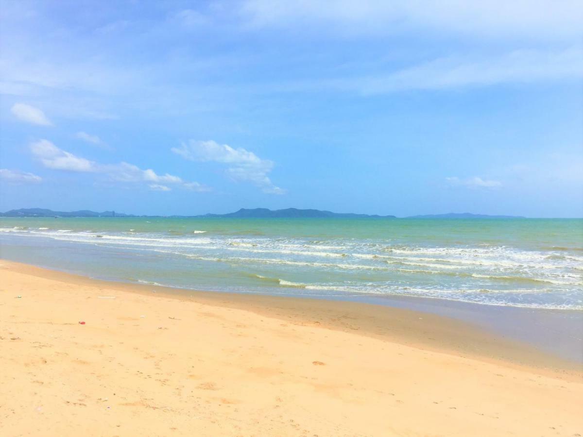 Cosy Lumpini Beachfront One Bedroom Jomtein Pantai Jomtien Bagian luar foto